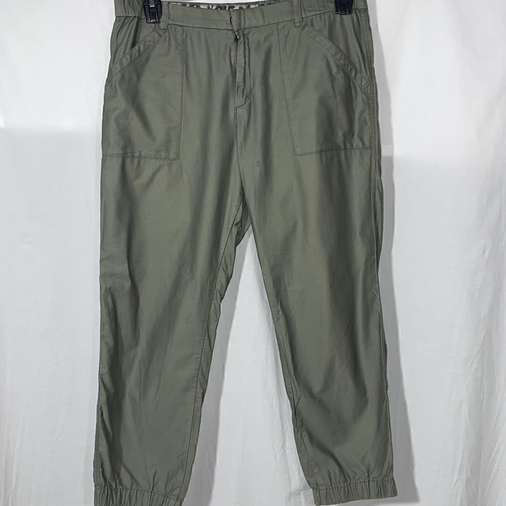 Uniqloย Greenโ
Caprisโ